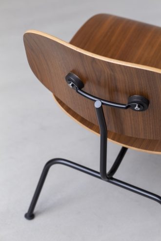 Plywood Group LCMPlywood Group LCM Chair - walnoot - onderstel zwartLEVERTIJD: 8 weken