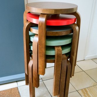 Stool E60 Stool E60, ongemonteerd 4 poten, stapelbaar, poten en zit in gebeitst walnotenhout