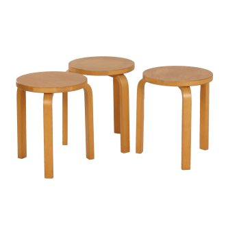 Stool E60 Stool E60, ongemonteerd, 4 poten, stapelbaar poten en zitting honing kleur, gebeitst beukenhout