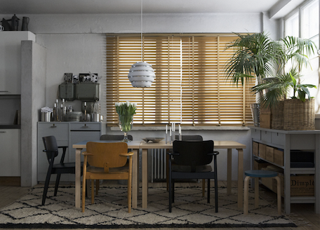 Domus Chair Domus Stoel zitting en rug multiplex, frame van notenhout gebeitst massief hout, zichtbare schroeven van gebeitst notenhout: zwart stapelbaar tot 4 stuks, gemonteerd