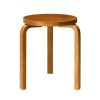 Stool 60 Stool 60 - drie poten, stapelbaar, honingkleurig gebeitst