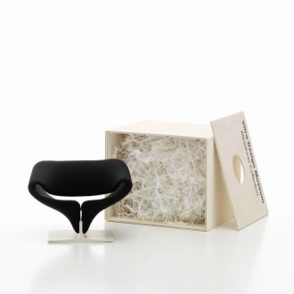 Miniatures Collection: Ribbon ChairRibbon Chair - Miniatuur