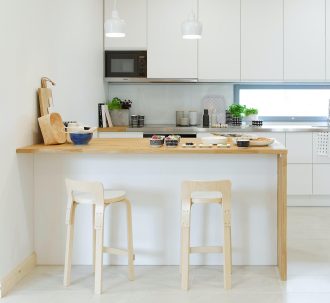 High Chair K65Artek - High Chair K65, ongemonteerd, poten naturel gelakt berken rug in gevormd multiplex, naturel gelakt zit in berken fineer