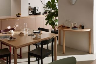 Table 80C, squareArtek TB80C Tafel 80C berken 74 cm