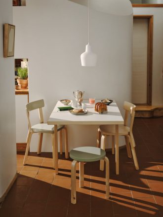 Chair 69Artek - Chair 69, naturel gelakt
