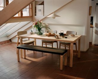 Bench 168BArtek - Bank 168B massief blad, zwart gelakt