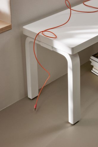 Bench 168BArtek - Bank 168B massief blad, zwart gelakt
