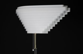 A805 Staande lampA805F Staande lamp messing EU