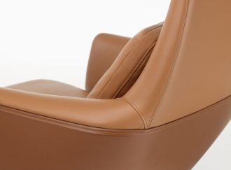 Grand Relax & OttomanGrand Relax & Ottoman - Kleur onderstel: gepolijst, Bekleding: Leder Premium F cognac, Bekleding rug/zit contour: Leder Forte