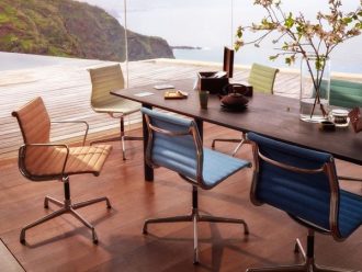 Aluminium Chair EA 107Aluminium Chair EA 107, verchroomd, cognac, niet draaibaar
