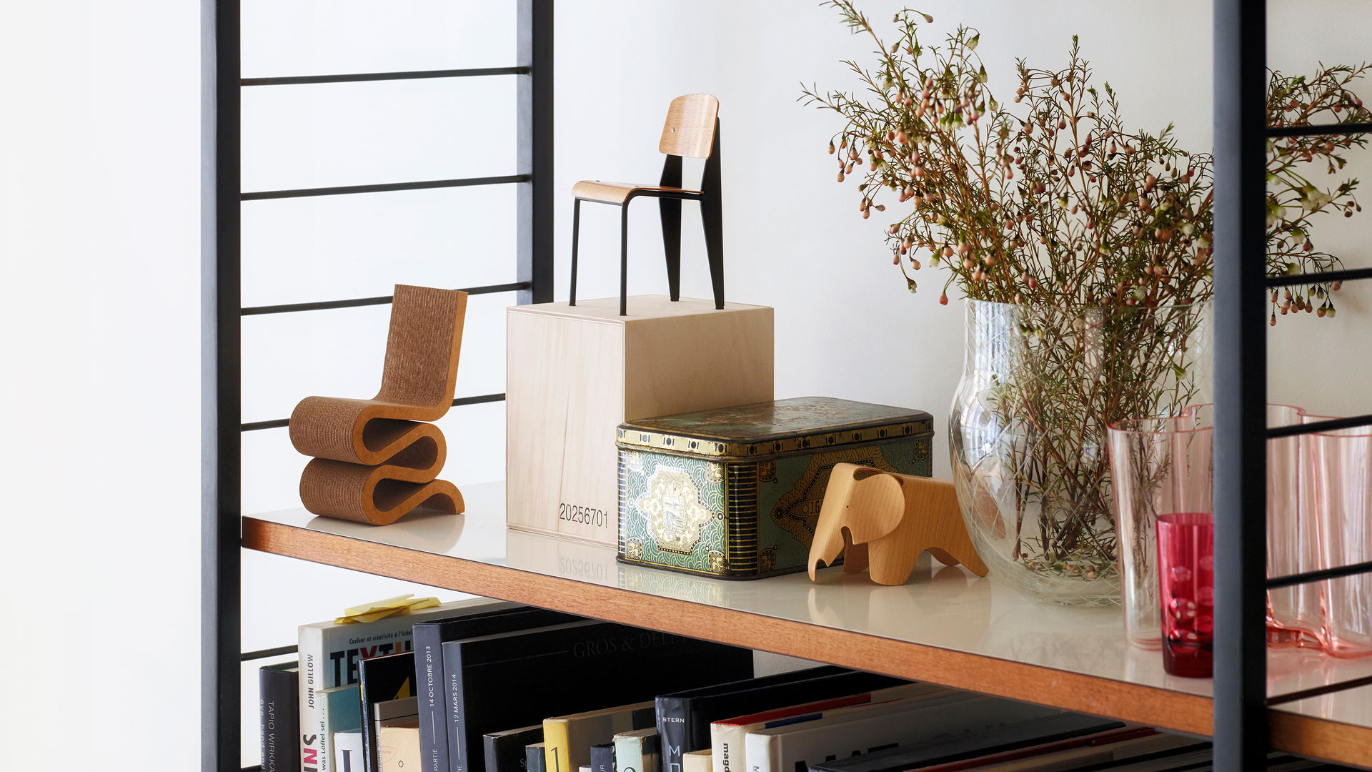 Miniatures Collection: Wiggle Side ChairWiggle Side Chair - Miniatuur