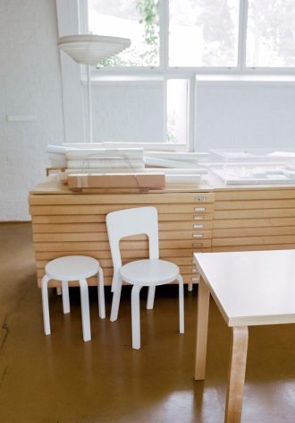 Stool 60Stool 60 - wit gelakt - Ongemonteerd