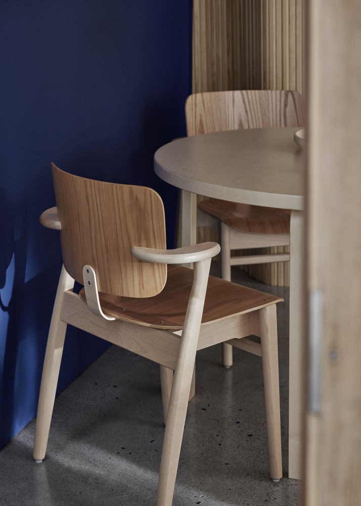Domus Chair Artek - Domus Chair beklede zit & rug, zwart