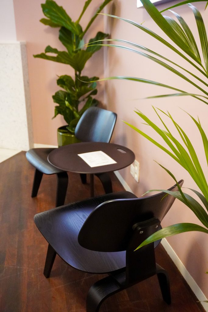 LCW Eames in momu café