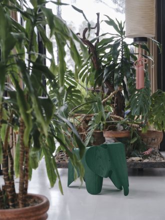 Eames elephant (plywood) - LIMITED EDITIONEames Elephant - Plywood, Donkergroen