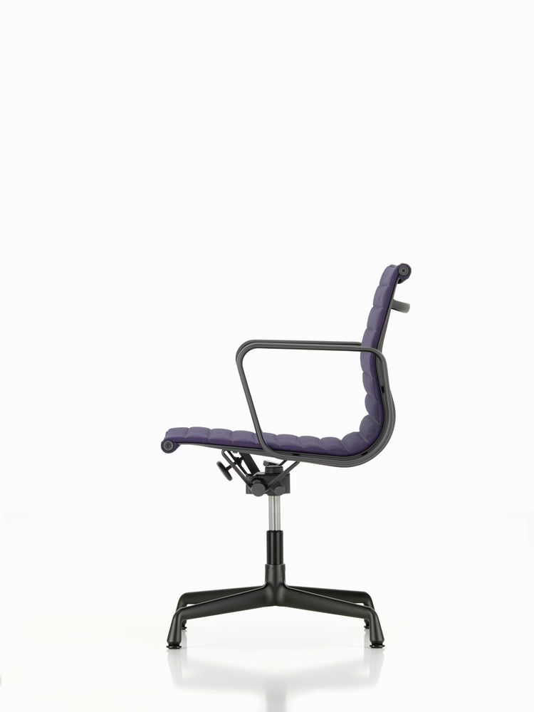 Aluminium Chair EA 132Aluminium Chairs EA132 - hopsak nude/ivory