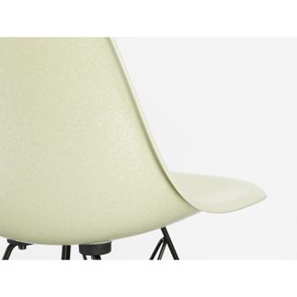 Eames Fiberglass Chair (DSR)Vitra - Eames Fiberglass Chair (DSR) - Stoel: Gebroken Wit