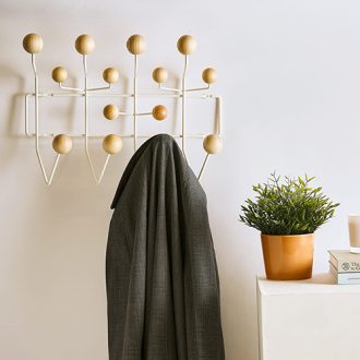 Hang it all Vitra - Hang It All: wit frame, houten bollen dennenhout