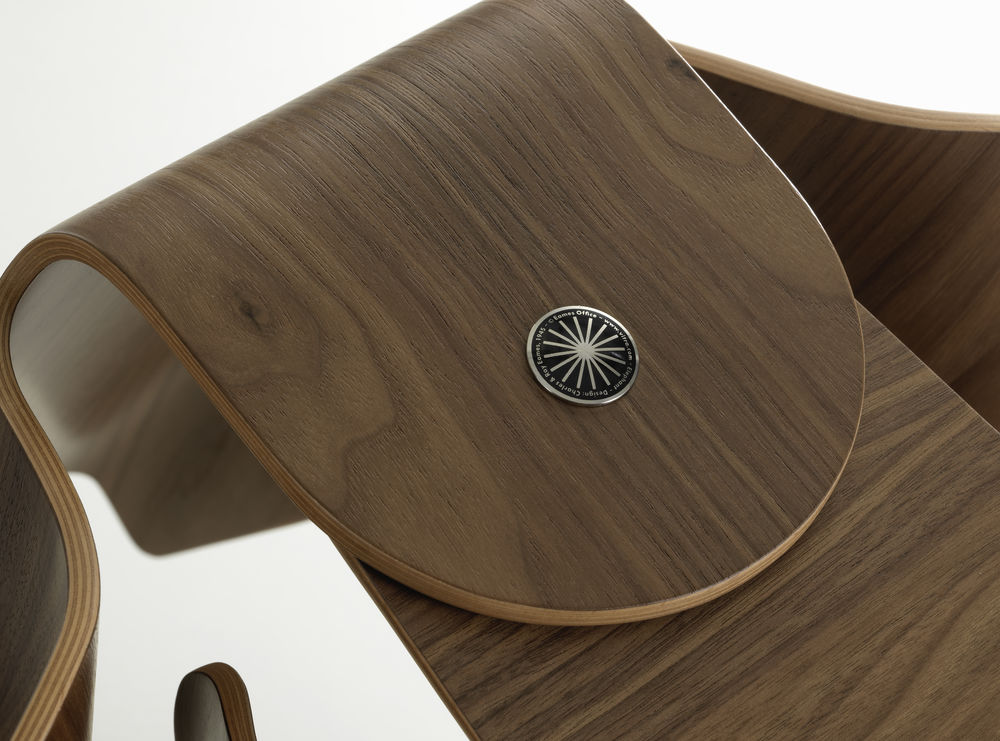 Eames Elephant (Plywood)Eames Elephant (Plywood) walnoot naturel