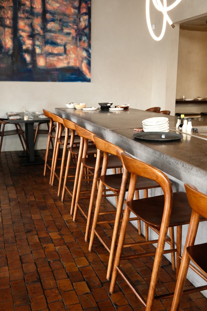 restaurant caos inrichting door vitra partner store antwerp