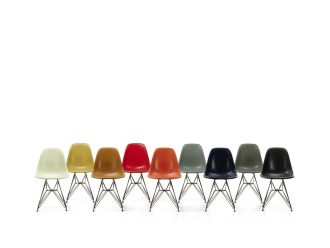 Eames Fiberglass Chair (DSR)Vitra - Eames DSR Fiberglass Chair: eames red orange, black base