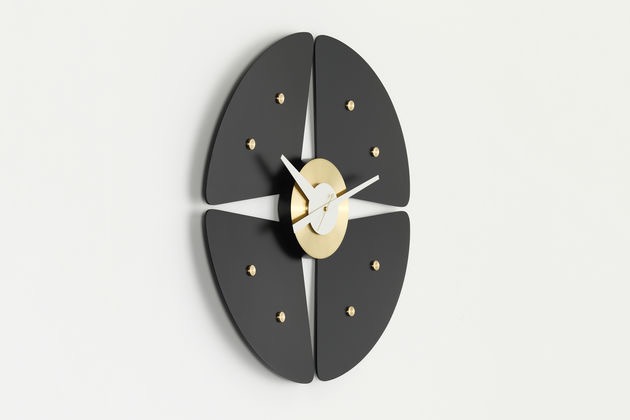 Petal ClockPetal Clock - zwart/messing