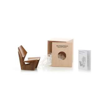 Miniatures CollectionGJ Plywood Chair - Miniatuur