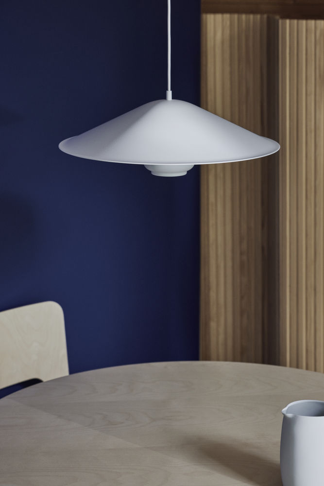 Kori Pendant Light with Dune ShadeKori Pendant Light gegolfde kap - wit