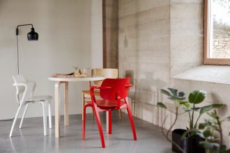Aslak ChairArtek - Aslak Chair, beukenfineer, rode lak