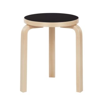 Stool 60Stool 60 - drie poten, stapelbaar, poten naturel gelakt berken, zitting zwart linoleum