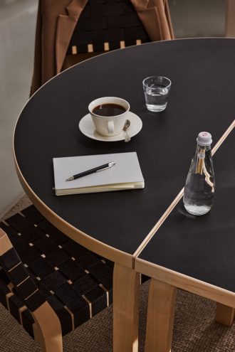 Table 80A blad in berkenArtek Tafel 80A blad in berken