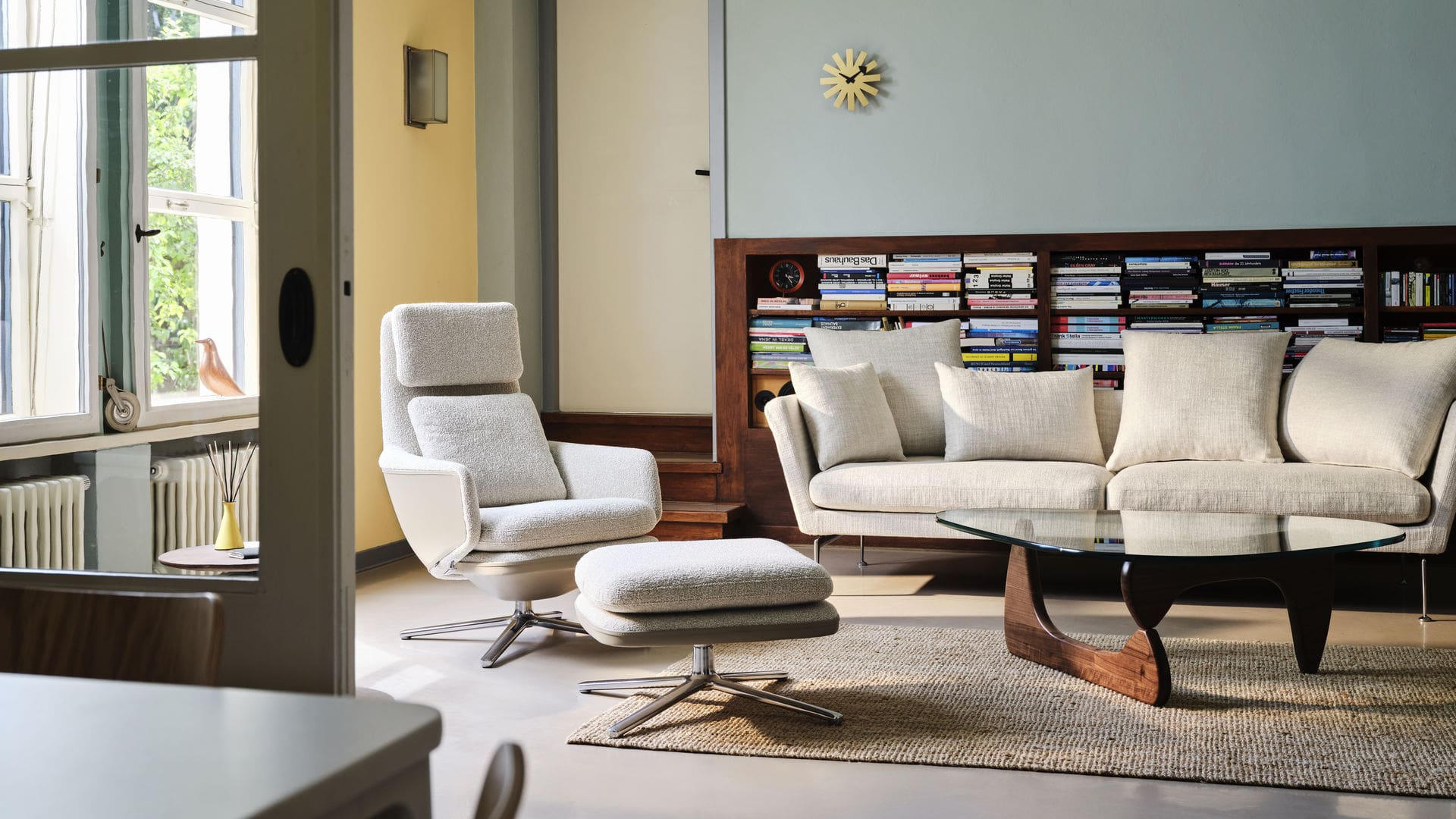 Noguchi Coffee TableVitra - Noguchi Coffee Table: walnut