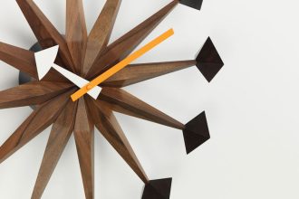 Polygon ClockVitra - Polygon Clock - walnoot